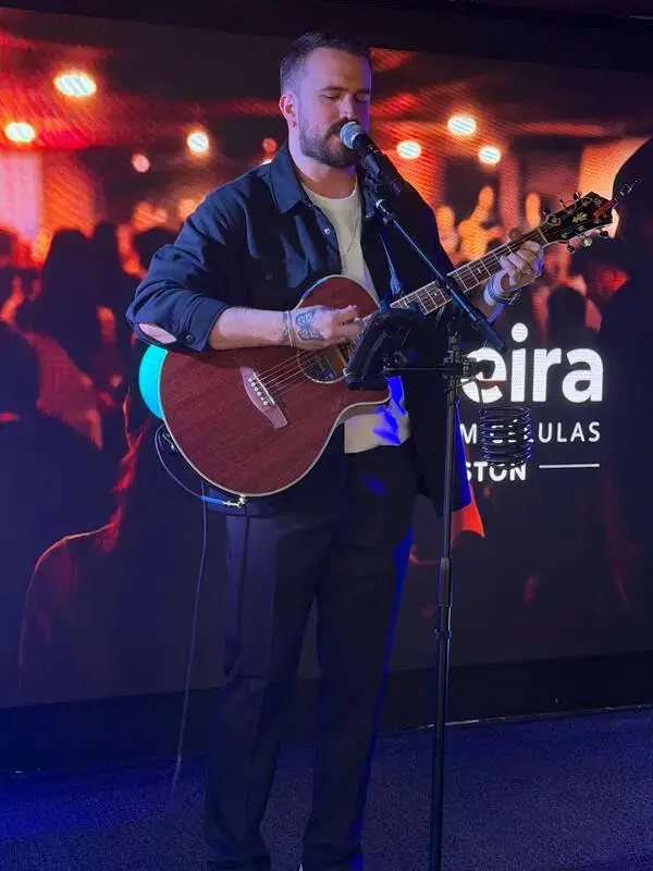 Momento de ministração no culto da Videira Boston